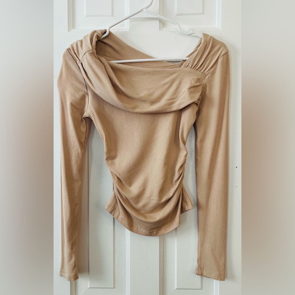 DARONG Women's Beige Off-Shoulder, Long-Sleeve, Ruched Crop Top. Size: Small. - Picture 3 of 11